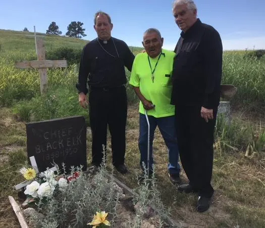 2018-monthly-june-letter_GeorgeLooksTwice_BlackElk Chief Black Elk grave